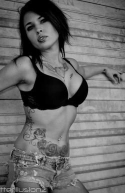 rockintattoobabes:  Source:Sexy Inked Girlsrockintattoobabes