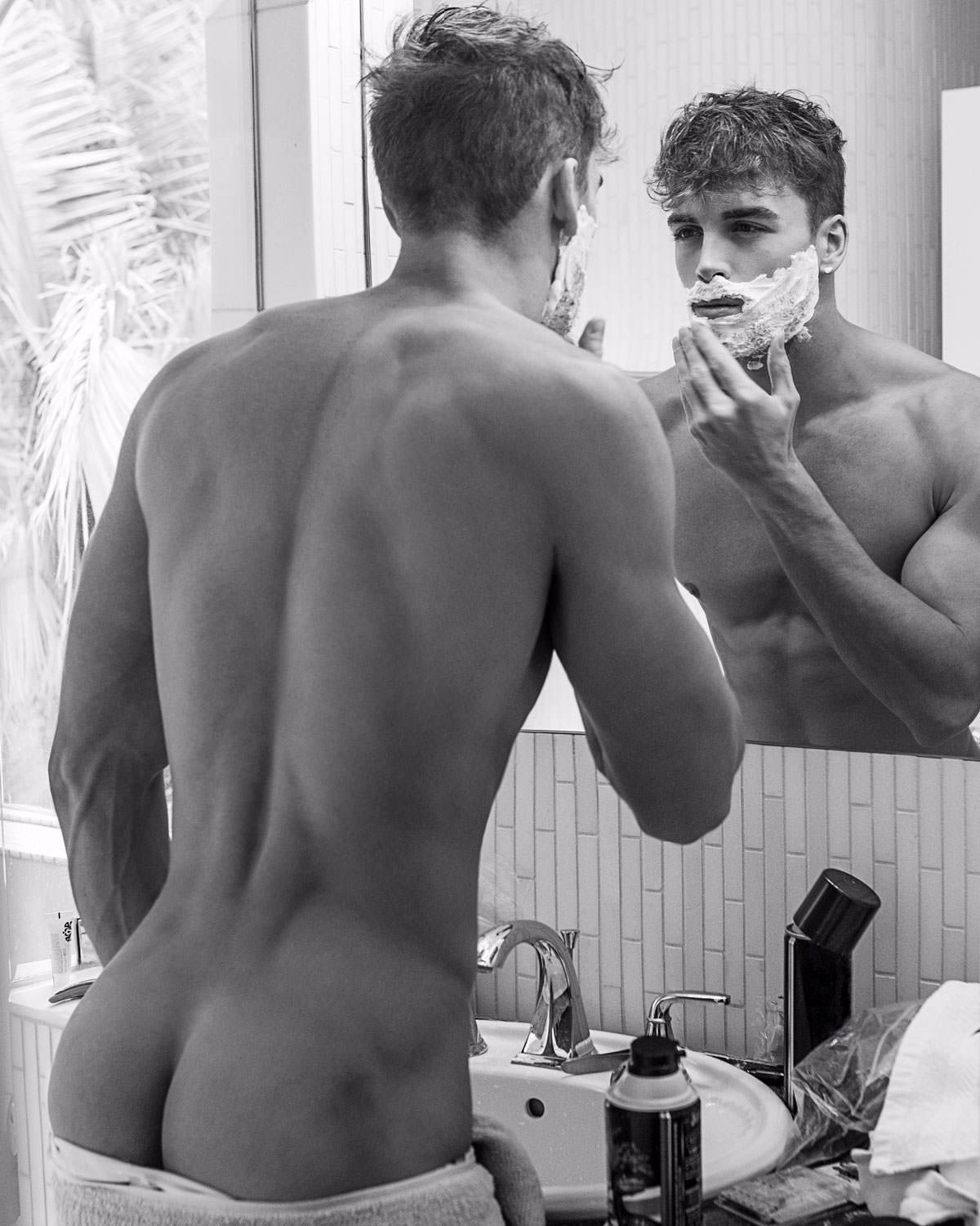 dimagornovskyi: I always get my best ideas while shaving 👱🏼 Male model Dima