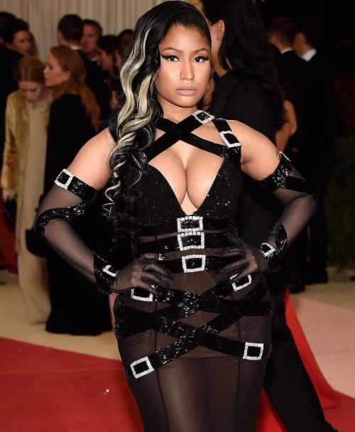 jontizzlee:Nicki Minaj (with Jeremy Scott) attends the “Manus x Machina: Fashion In An Age Of Technology” Costume Instit