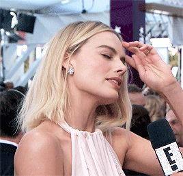 emratas:Margot Robbie at the 24th Annual Screen Actors Guild Awards