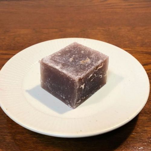 ★ Jul. 25, 2019 Shioyoshi-ken, Kyoto: kuzu-yaki (toasted kudzu) ——– Japanese cake made (generally) b