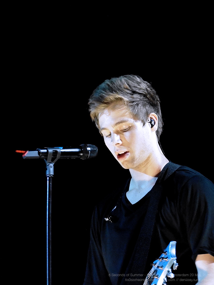 5s0sistheonlyreason: Luke Hemmings // 5 Seconds of SummerROWYSO Amsterdam 20 May,