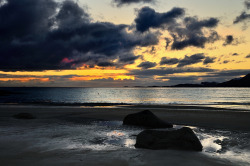 llbwwb:  Stones on the beach (by John A.Hemmingsen)