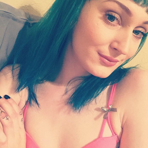 cdlittler:  pillarsofvotary:  Naomi Marie Skye++++  Yummy 