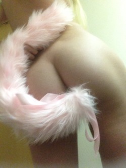 strawberry-cumm:  Look at my new tail!