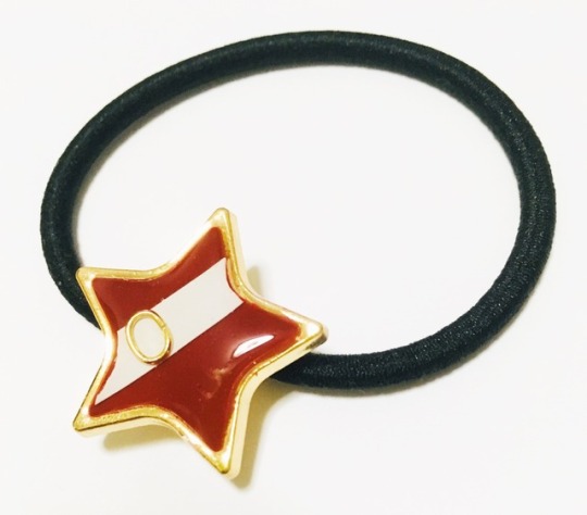 misterkanzaki:  misterkanzaki:  handmade accessory  These were released at a Japanese coterie event in Japan.