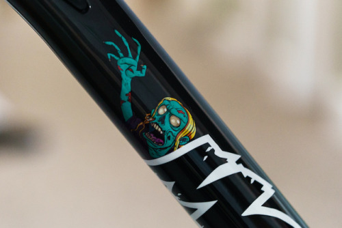 treadmarksonconcrete: aces5050: (via Day 2 Randoms - Core Bike 2019 - Pinkbike)  Look at these detai