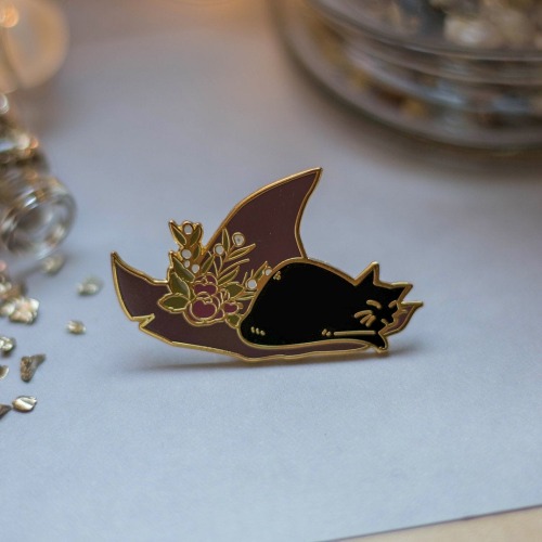 aurigaearts:sosuperawesome:The Witch’s Cat Pins and Stickers Aurigae Art on Etsy I’m still alive hah