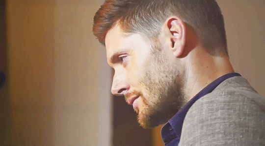 sensitivehandsomeactionman:  Jensen listening to Jason singing Crazy Love [x]