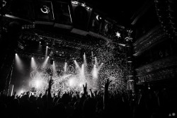 ashleyosborn:  Full gallery of The Maine, Real Friends and Knuckle Puck photos from last night is up!   View :: http://www.ashleyosbornphotography.com/blog