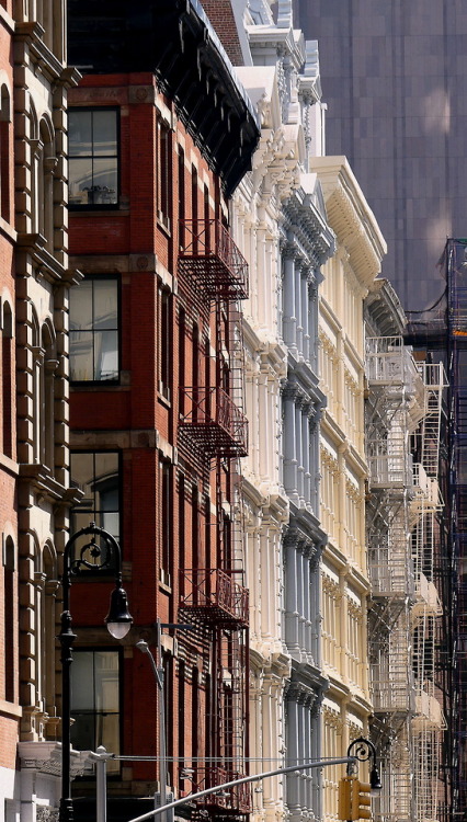 misterlemonzeasychair:wanderingnewyork:Buildings in Soho, Manhattan.www.MisterLemonzEasyChai