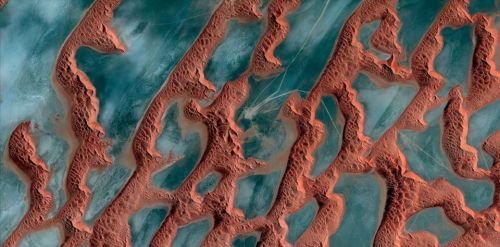 Dunes at duskThe level of detail on this high resolution satellite image is amazing, with the scallo