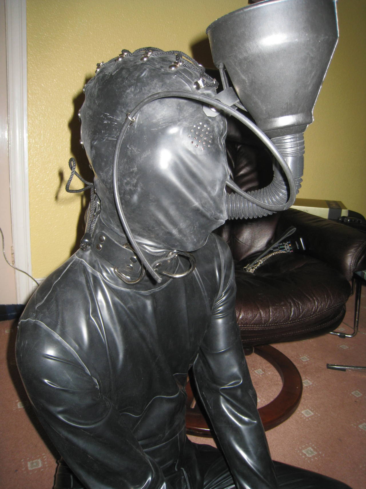 northernleather:  A urinal slave waiting for use 