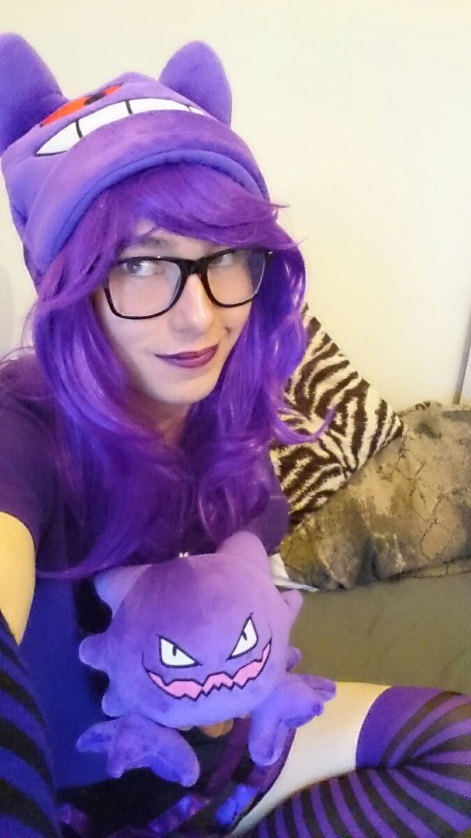hakuru15:  lilnishamaid:  *awkwardly enters my blog* soooo….heeeey everyone.. i
