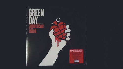 sniffingtheglue: GREEN DAY’s “American Idiot” - Limited edition with red and white vinyl