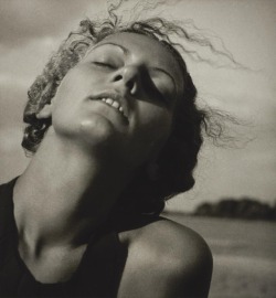 blueblackdream:  Rudolf Koppitz, Liane Haid, Weissensee, 1930 https://painted-face.com/