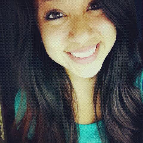 Anybody know who she is? . She&rsquo;s beautiful!