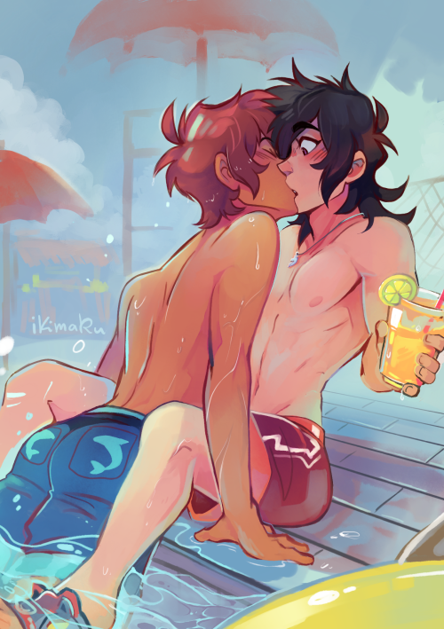 poolside kisses 👀⛱️