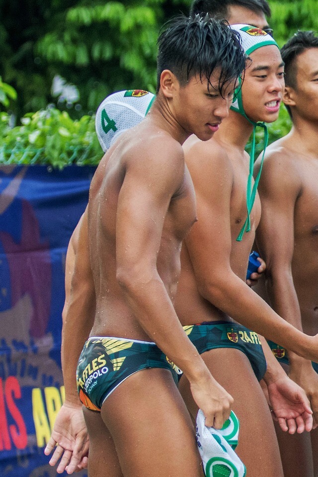 overture69:  sghotteens: I’d lick those abs and let him fuck me.  in a heartbeat