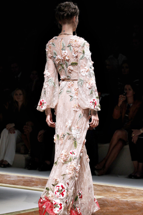 whore-for-couture: fashionbymademoiselle:  Valentino Spring 2012 RTW  Haute Couture blog :)