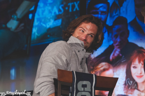 grumpyjackles:Jared doing his best ‘Hollywood Jensen’ impression which resulted mostly in pursed l