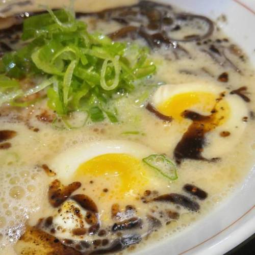 My first table for one meal.  . . . . . #ramen #Japanese #blackgarlic #tonkotsu #sansoteiramen #sans