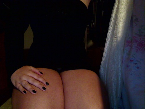 realinternetho:  ced i know you like thighs so consider this a truce no more war