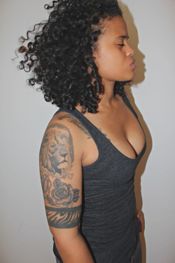 brklynbreed:  femi-what-ism:  brklynbreed:  Queer Curves: Body Appreciation Pt. 1  In. Love. This is beauty at it’s pure finest. I cannnotttttt.  lol aww. =)   Hm