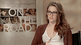 flawlesstew: Kristen Stewart in glasses (Appreciation Post).