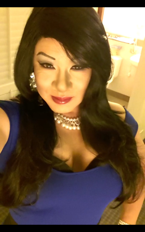 I get so horny when my step dad crossdresses around me.