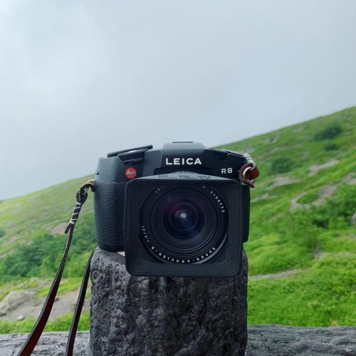 This dummy decided to lug beast of a camera up a mountain. Totes worth it.  #leica #leicar8 #leicapo