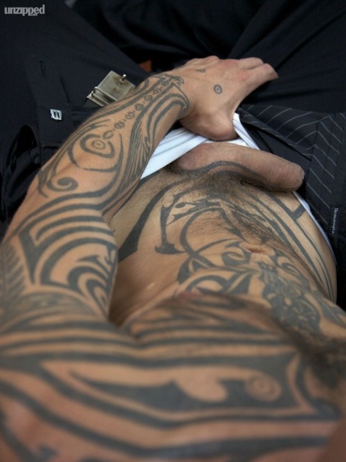 walkinghardon:  1of2dads:  Over 27 thousand pics just for you and your dick, follow daddy 1 if you want to cum      http://1of2dads.tumblr.com/  http://walkinghardon.tumblr.com come stare at hot guys with me.