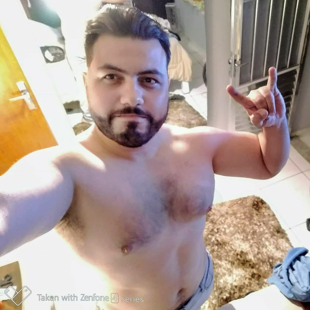 bear-hairy:  bear-hairy:  Déjanos tu comentario 🐻😍😘. Rebloguea y comparte