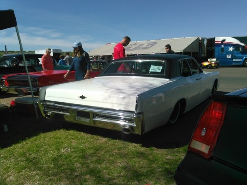 justneedsalittlework:Low Down early ‘60s Lincoln Continental 4-door spotted at the Goodguys 2017 Spr