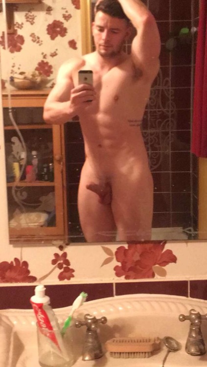 XXX nudesnapchatlads:Kieran 22 U.K lad exposed. photo