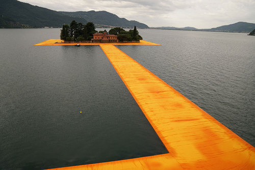 nevver: Floating Piers, Christo and Jeanne-Claude This is, um, golden.