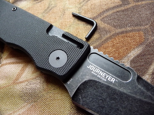 ru-titley-knives:  CRKT Journeyer.I recently had one of these new  CRKT Liong Mah design UK legal folders in the workshop for a fellow BritishBlades member  who wanted a kydex sheath for it .The clever designed slip joint type folder carries a T6 Torx