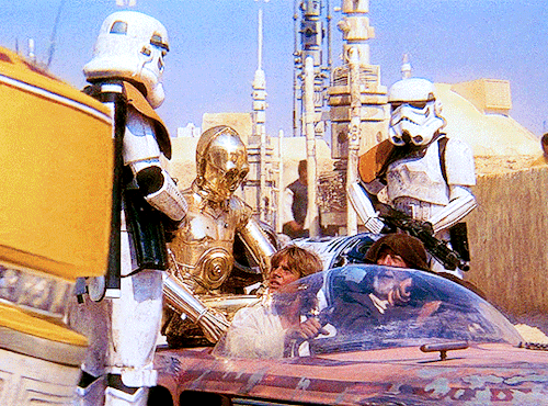 ORIGINAL TRILOGY APPRECIATION WEEK 2021 Day 5 - Favourite Location - Tatooine If There’s A Bright Center