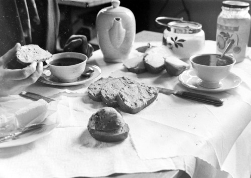 Photo of a meal taken in 1939.Original photo with more details here.