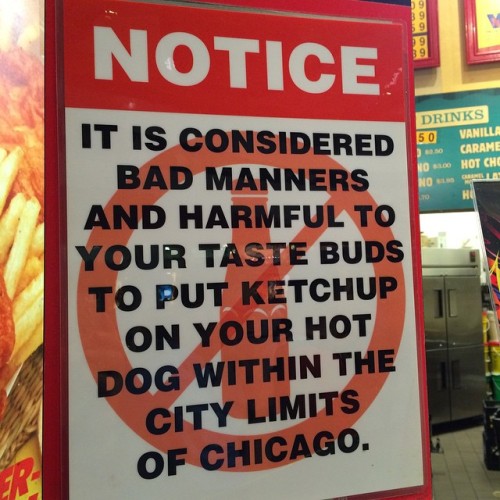 jonnyruckus: This place fucking get’ it. #Chicago #hotdog #airport #rules