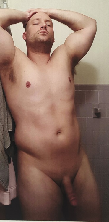 Sex Ok in color, first selfie from a guy that pictures