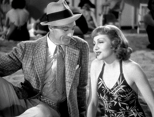 classicfilmsource:I’ll fight you with every vegetable at my disposal!Claudette Colbert & Gary Co