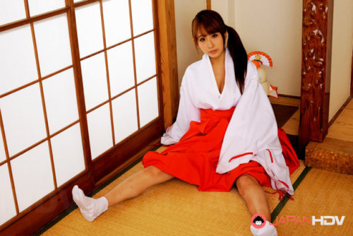 Yui Misaki poses so sexy in a kimono for Japanhdv!