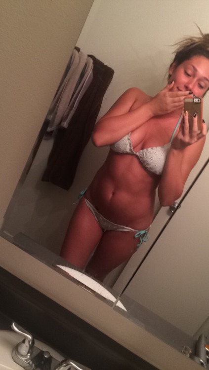 shesyoungwildandfreee:  I don’t believe this picture does is justice but I am so red…