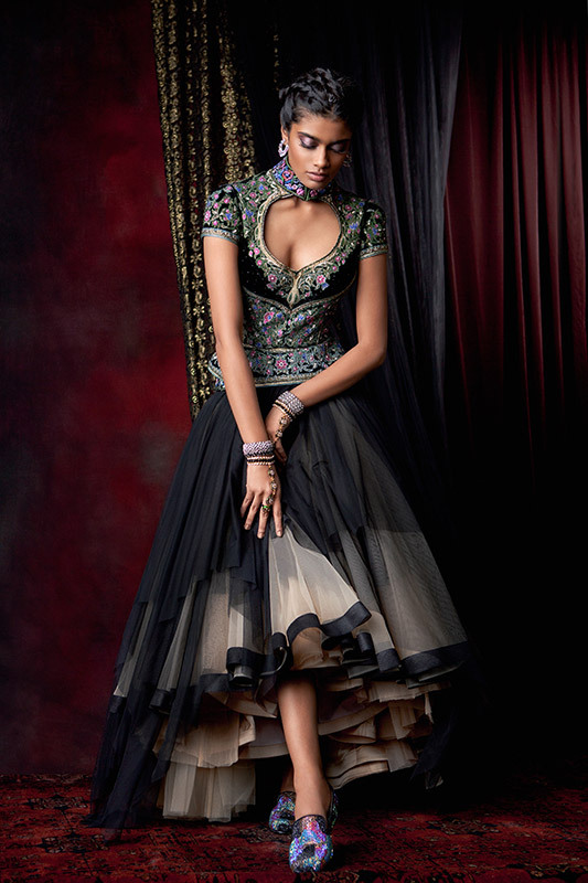 beautifulsouthasianbrides:  Outfits by:Tarun Tahiliani 