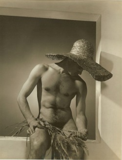 Climbing-Down-Bokor:josé Pete Martinez, 1937, By George Platt-Lynes