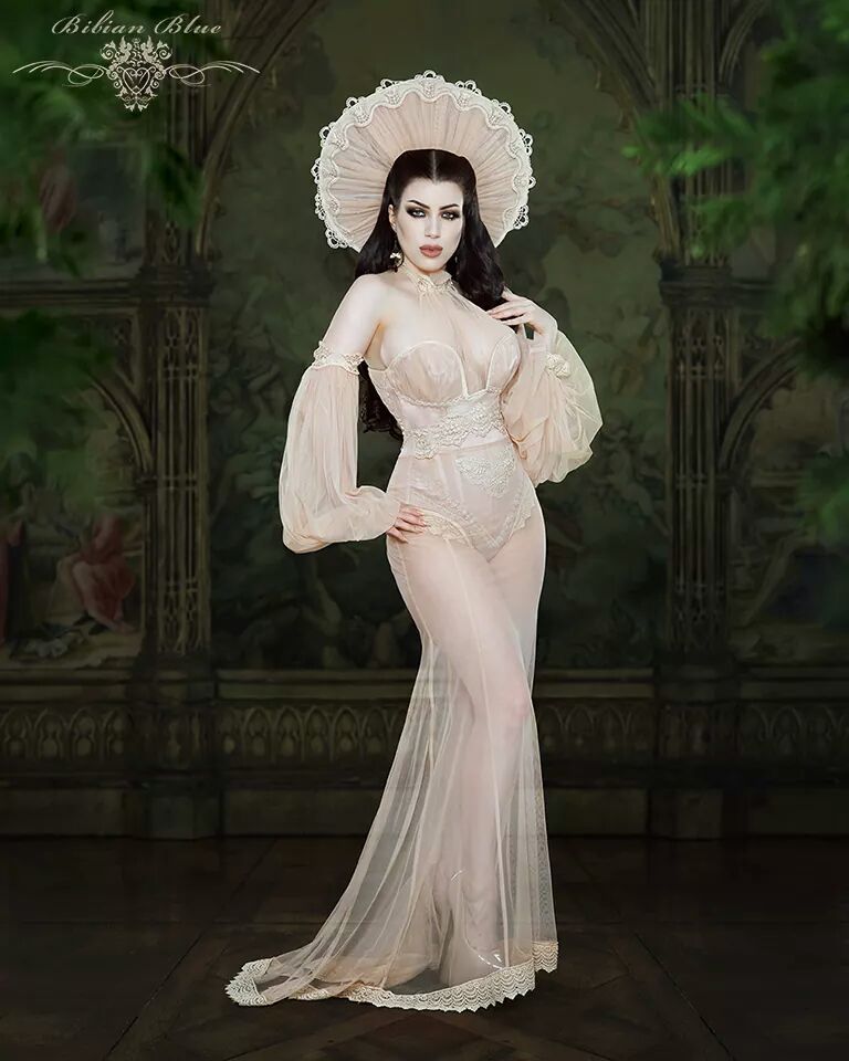 http://www.threnodyinvelvet.com
