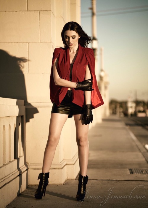 Jenna JenovichFollow celebrity-legs-and-heels.tumblr.com/ for more!(via 1024full-jenna-jenovi