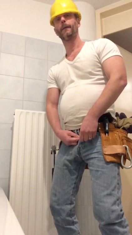 beuker71:  Wanna see the vid?   HOT!!!!