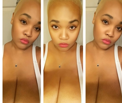 poutyr3dlips:  For your viewing pleasure. 